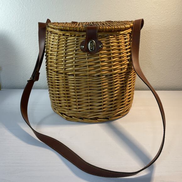 Unbranded Handbags - 1960s 1970s Wicker Basket Purse Faux Leather Strap Boho Fishing Creel Bag